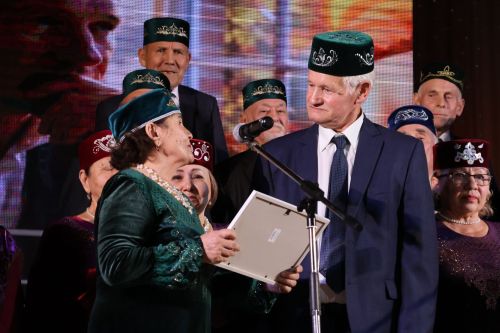 Иҗат, сәнгать һәм дуслык бәйрәме: Фәнәвис Дәүләтбаевны олыладылар (Фотолар)