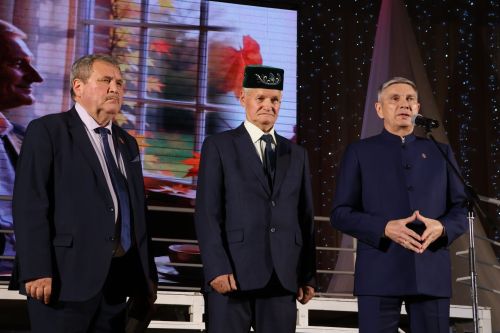 Иҗат, сәнгать һәм дуслык бәйрәме: Фәнәвис Дәүләтбаевны олыладылар (Фотолар)
