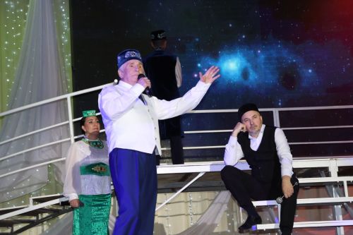 Иҗат, сәнгать һәм дуслык бәйрәме: Фәнәвис Дәүләтбаевны олыладылар (Фотолар)