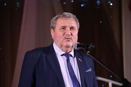 Иҗат, сәнгать һәм дуслык бәйрәме: Фәнәвис Дәүләтбаевны олыладылар (Фотолар)