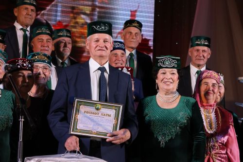 Иҗат, сәнгать һәм дуслык бәйрәме: Фәнәвис Дәүләтбаевны олыладылар (Фотолар)