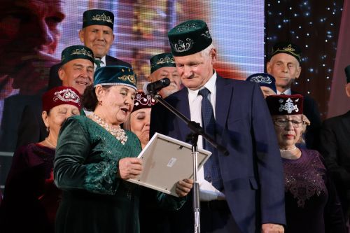 Иҗат, сәнгать һәм дуслык бәйрәме: Фәнәвис Дәүләтбаевны олыладылар (Фотолар)