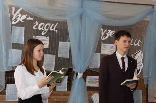 Иҗат, сәнгать һәм дуслык бәйрәме: Фәнәвис Дәүләтбаевны олыладылар (Фотолар)