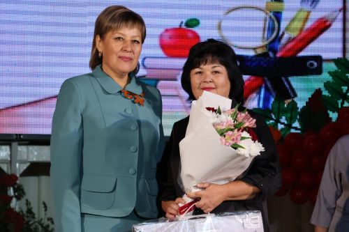 Укытучылар көненә багышланган тантанадан фоторепортаж