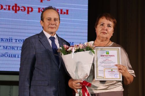 Укытучылар көненә багышланган тантанадан фоторепортаж