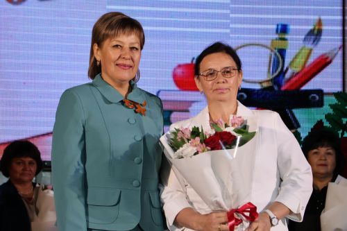 Укытучылар көненә багышланган тантанадан фоторепортаж