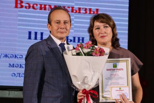 Укытучылар көненә багышланган тантанадан фоторепортаж