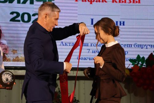 Укытучылар көненә багышланган тантанадан фоторепортаж