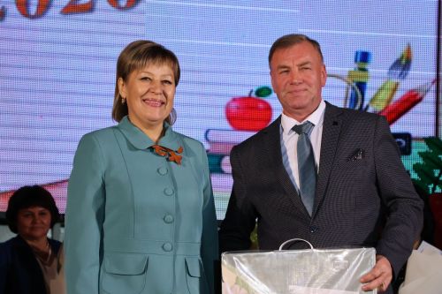 Укытучылар көненә багышланган тантанадан фоторепортаж