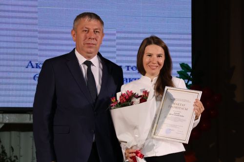 Укытучылар көненә багышланган тантанадан фоторепортаж