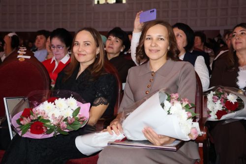 Укытучылар көненә багышланган тантанадан фоторепортаж