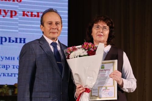 Укытучылар көненә багышланган тантанадан фоторепортаж