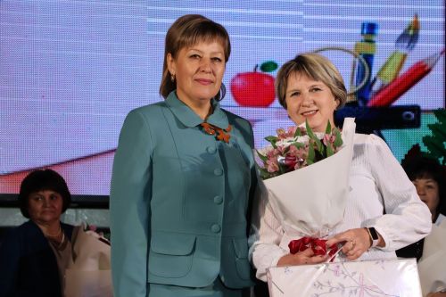 Укытучылар көненә багышланган тантанадан фоторепортаж