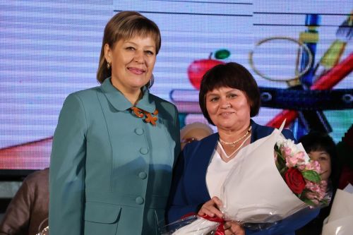 Укытучылар көненә багышланган тантанадан фоторепортаж