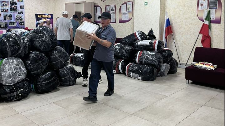 Халык көче — фронтка терәк: Актаныштан чираттагы гуманитар йөк юлга чыкты