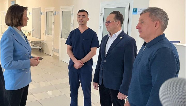 РФ Дәүләт Думасы депутаты Әлфия Когогина яшь табибларны Актанышта төпләнеп калырга өндәде