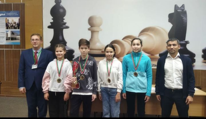 ТР беренчелегенә ир-егетләр арасында узган шахмат  бәйгесендә Актаныш командасы чемпион!