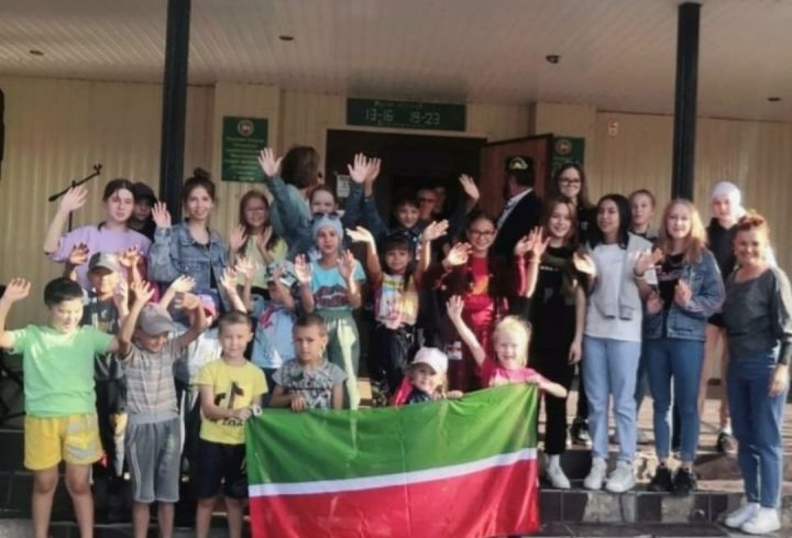 Татарстанның 30 еллык бәйрәменә Яңа Әлем үзешчәннәре концерт гөрләтте