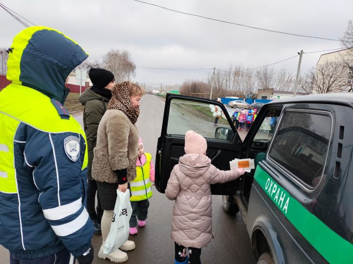 Юл фаҗигаләрендә һәлак булучыларны искә алабыз: Яңа Әлем бакчасы нәниләре акциягә кушылды