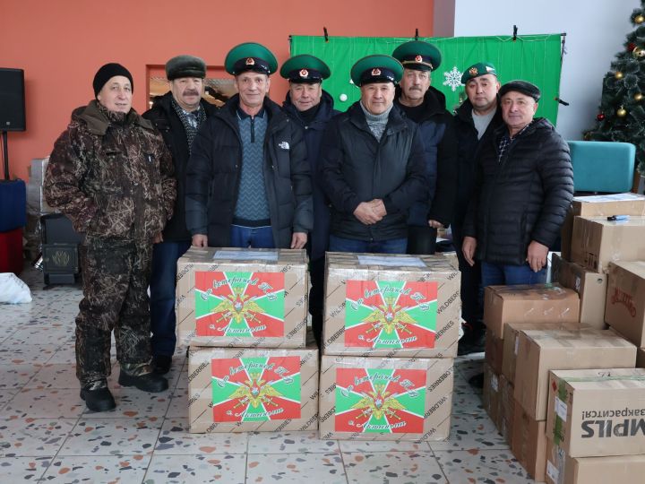 Чик сакчысы булып хезмәт иткән егетләр махсус хәрби операциядәге гаскәрдәшләренә гуманитар ярдәм озатты