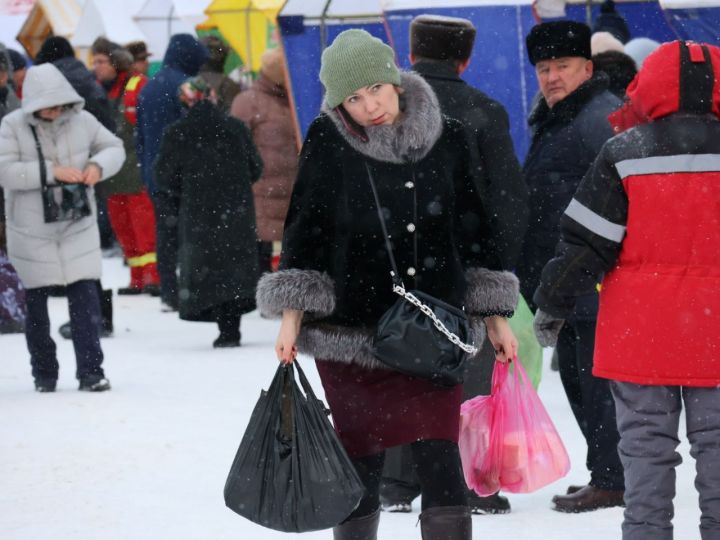 Районыбыз башлыгы Ленар Зарипов Яңа ел ярминкәсе барышы белән танышты