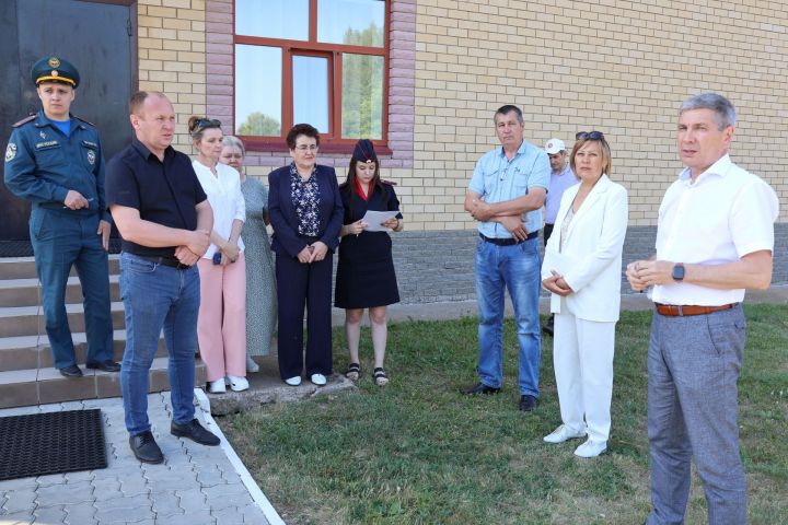 Район башлыгы Ленар Зарипов җитәкчелегендәге комиссия «Бүләк» лагереның балаларны кабул итүгә әзерлеген тикшерде