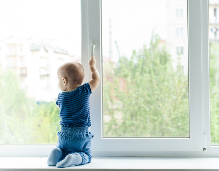 Рекомендации родителям: «Как защитить ребёнка oт падения из окна?»