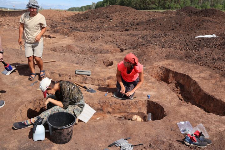 «Чишмәбаш» стоянкасындагы археологлар: Күмәк каберлектә биш кеше җирләнгән