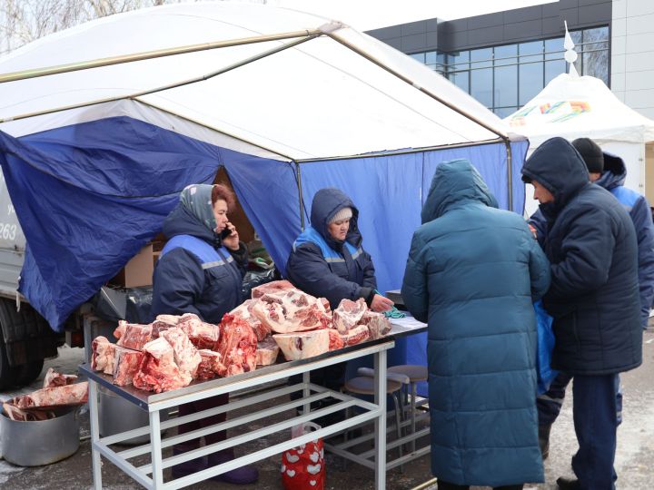 Халыклар бердәмлеге көненә багышланган ярминкәдә сыер итенең ассортименты бик зур