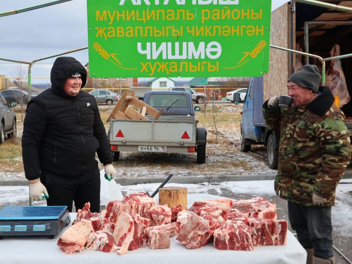 Халыклар бердәмлеге көненә багышланган ярминкәдә сыер итенең ассортименты бик зур