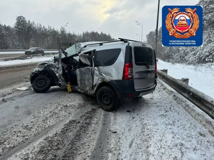 М7 «Волга» юлында Лада автомобиле  DAF Йөк машинасы белән бәрелешкән