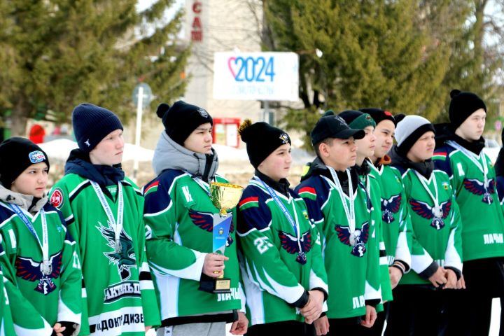 Актанышның «Лачын»нары «Алтын алка» Бөтенроссия яшь хоккейчылар ярышында 2 урынны яулады