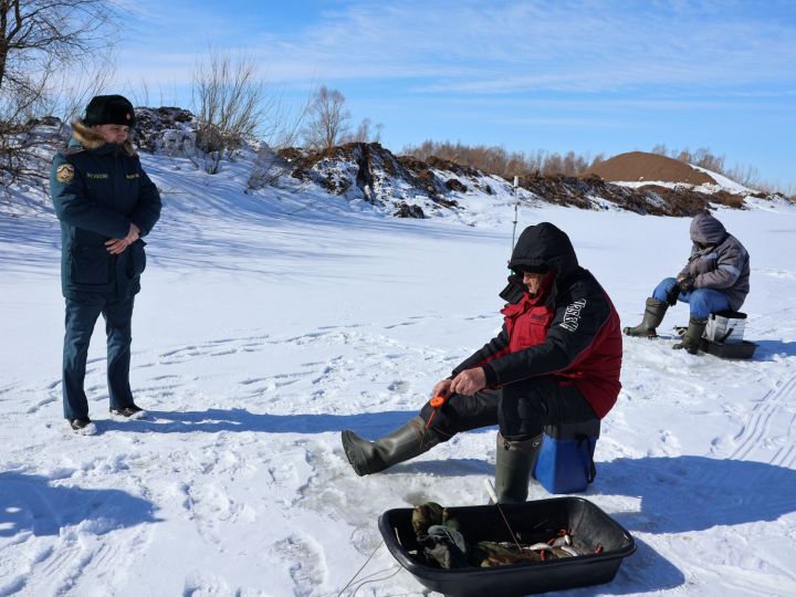 Язгы боз ястык калынлыгы булса да ышанма: МЧС хезмәткәрләре Агыйдел елгасына рейдка чыкты