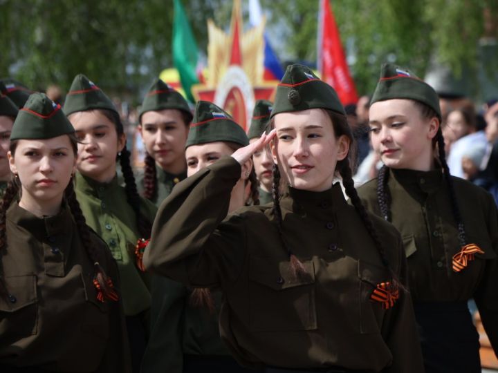 Җиңү парадында мәйданнан беренче тапкыр балалар бакчалары нәниләре үтте