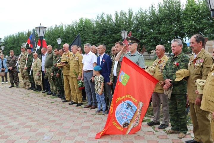 Район башлыгы Ленар Рафак улы сугыш хәрәкәтләре ветераннарын бәйрәм белән тәбрикләде