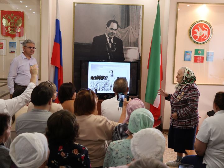 Легендар җитәкчегә 100 яшь: Актанышның Туган як музеенда  Ясәви Хөсәеновны искә алдылар