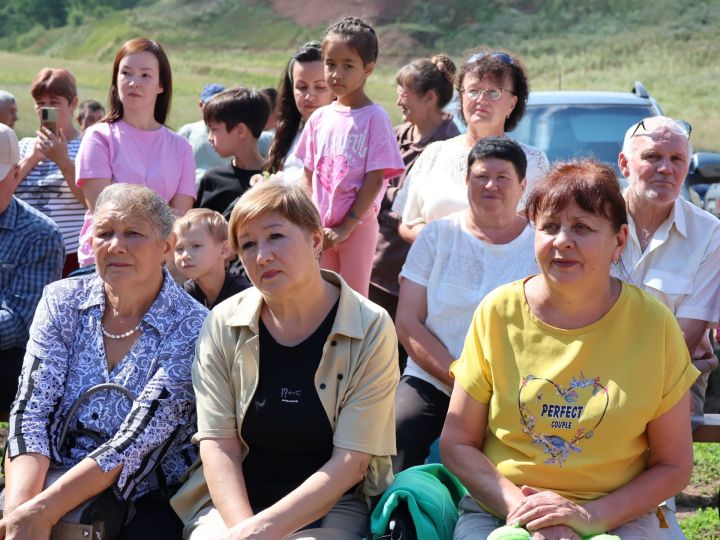 Чишмәбаш авылы халкы Батырай чишмәсе бәйрәмендә махсус хәрби операциядәге райондашларга гуманитар ярдәм җыйды