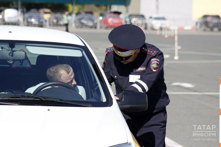 Татарстанда юл хәрәкәте кагыйдәләрен бозган өчен штраф түләмәгән затларның исемлеге чыкты