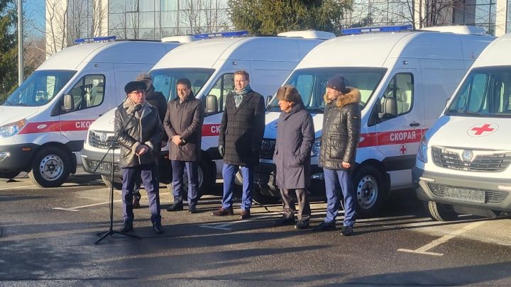 Актаныш үзәк хастаханәсенә Татарстанда эшләнгән «Соллерс» ашыгыч ярдәм машинасы тапшырдылар