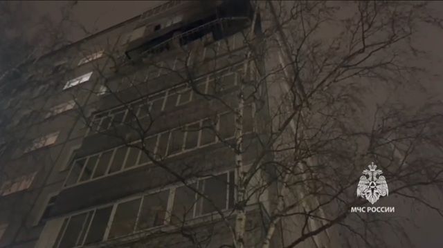 Казанда күпфатирлы йорттагы газ шартлаган фатирда ир-ат мәетен тапканнар