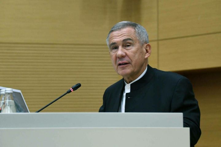 Рөстәм Миңнеханов Татарстан халкын Ватан Геройлары көне белән котлады