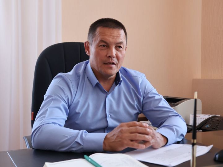 Актаныш кырларында 150 берәмлек техника: заманча машиналар авыл хуҗалыгын ничек үзгәртә?
