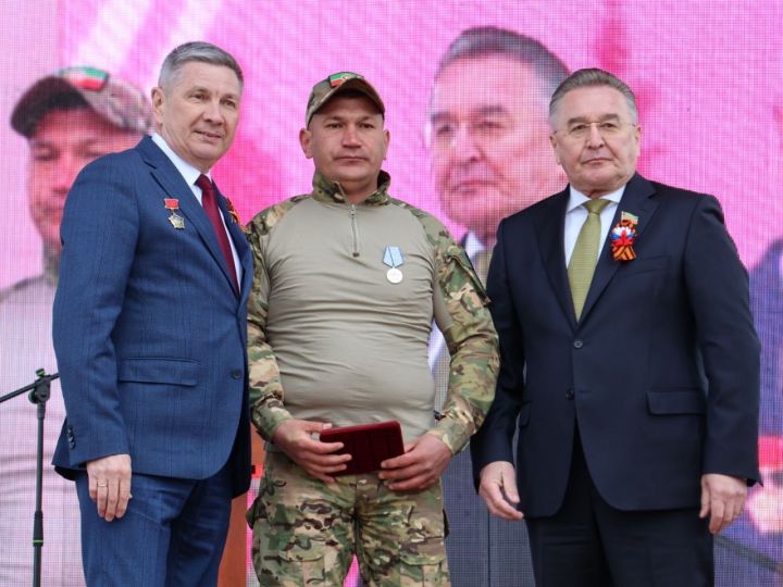 Бөек Җиңү бәйрәмендә Актаныш батырлары «Батырлык ордены» белән бүләкләнде