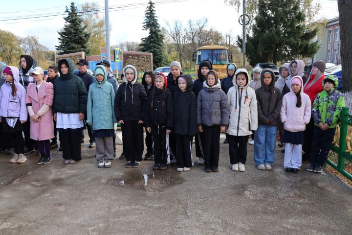 Иске Сәфәр мәктәбендә дүрт батыр якташның исемнәре мәңгеләштерелде