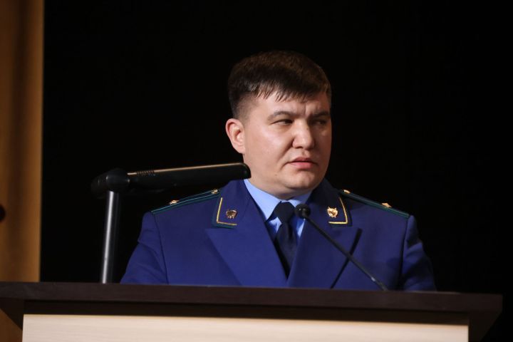 Актаныш районы прокуроры балигъ булмаганнар иминлеген тәэмин итү буенча ата-аналар алдында чыгыш ясады