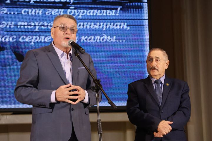 Роберт Сәләхиевне искә алу чарасыннан безнең фотолар