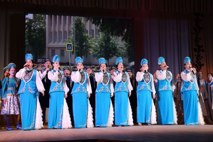 Роберт Сәләхиевне искә алу чарасыннан безнең фотолар
