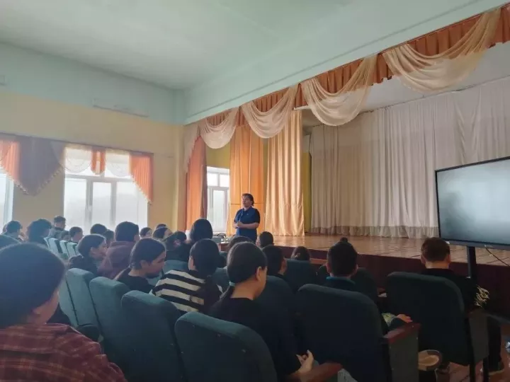 ЮХИДИ хезмәткәрләре язгы каникуллар алдыннан Киров мәктәбе укучылары белән очрашты