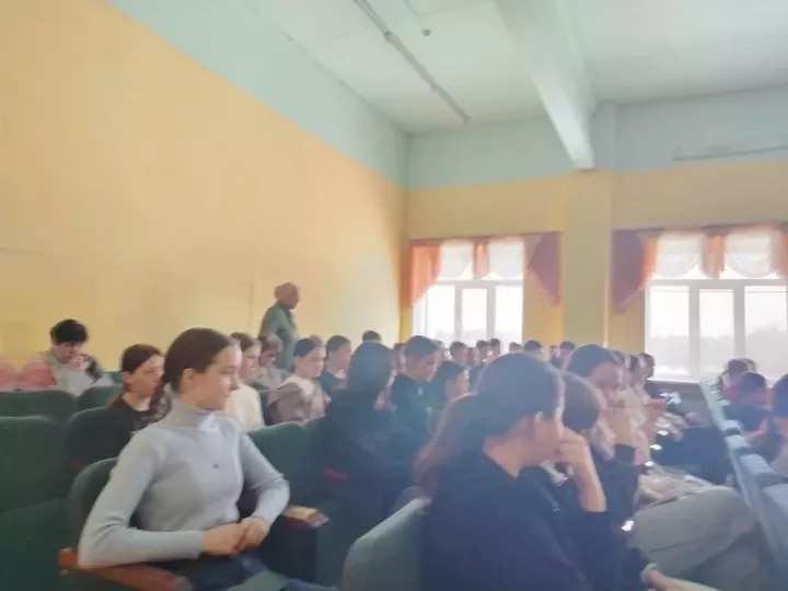 ЮХИДИ хезмәткәрләре язгы каникуллар алдыннан Киров мәктәбе укучылары белән очрашты