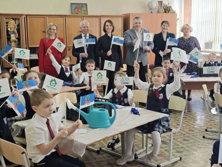 Альфия Когогина вместе с первоклассниками приняла участие в экологической акции «Ростки добра»